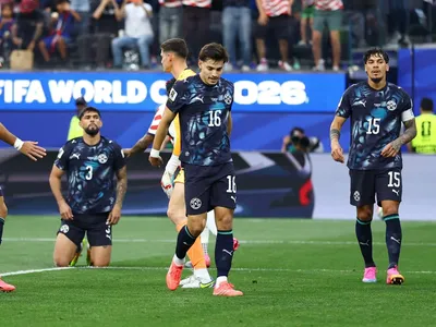 Volante do São Paulo, paraguaio faz o primeiro gol contra da Copa do Mundo