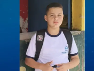 Corpo de menino de 11 anos que morreu envenenado por chumbinho é sepultado