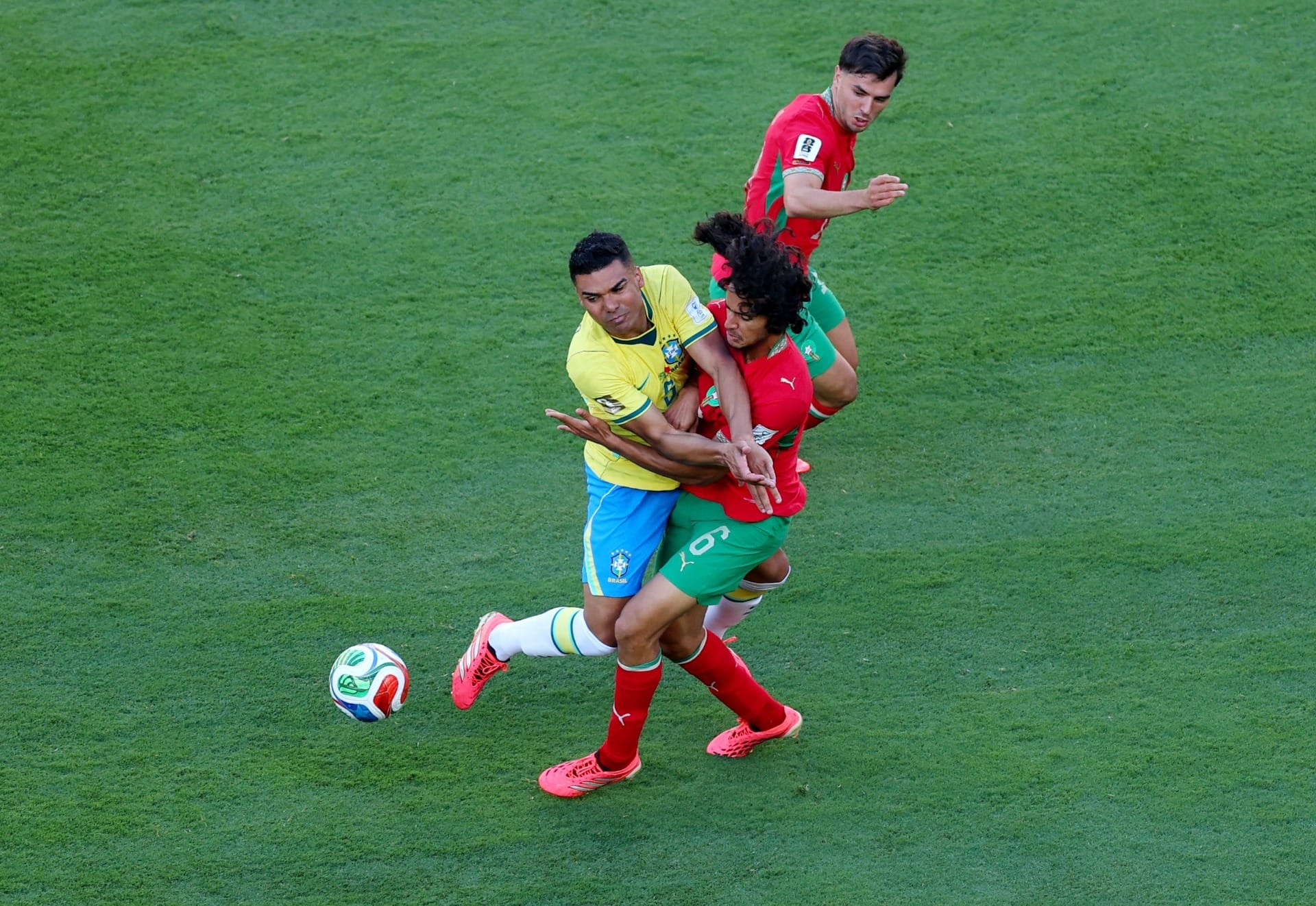 Mídia internacional dá nota 3 para Casemiro e vê defeito do Brasil na Copa