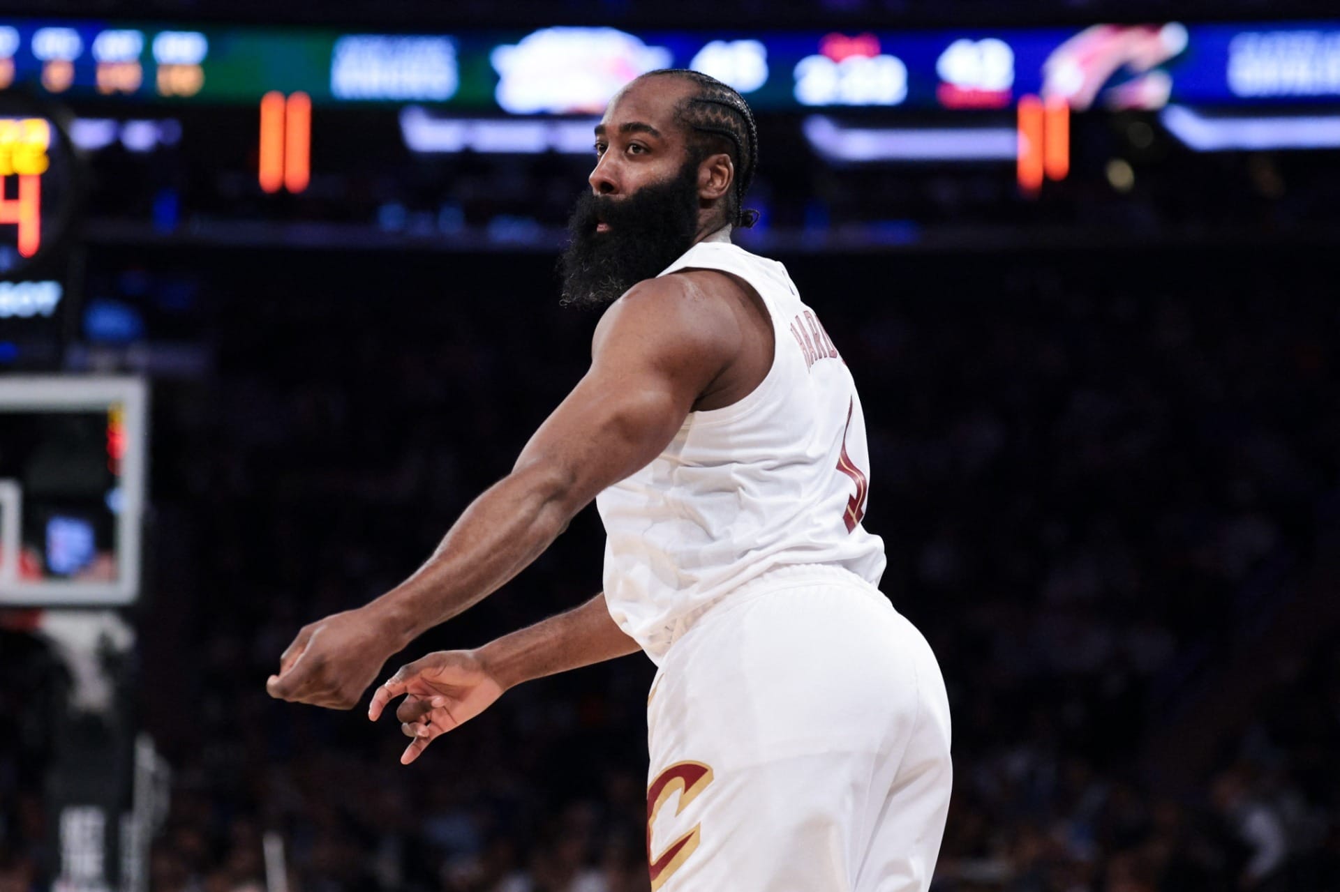 James Harden, astro da NBA, é preso nos EUA por porte ilegal de arma
