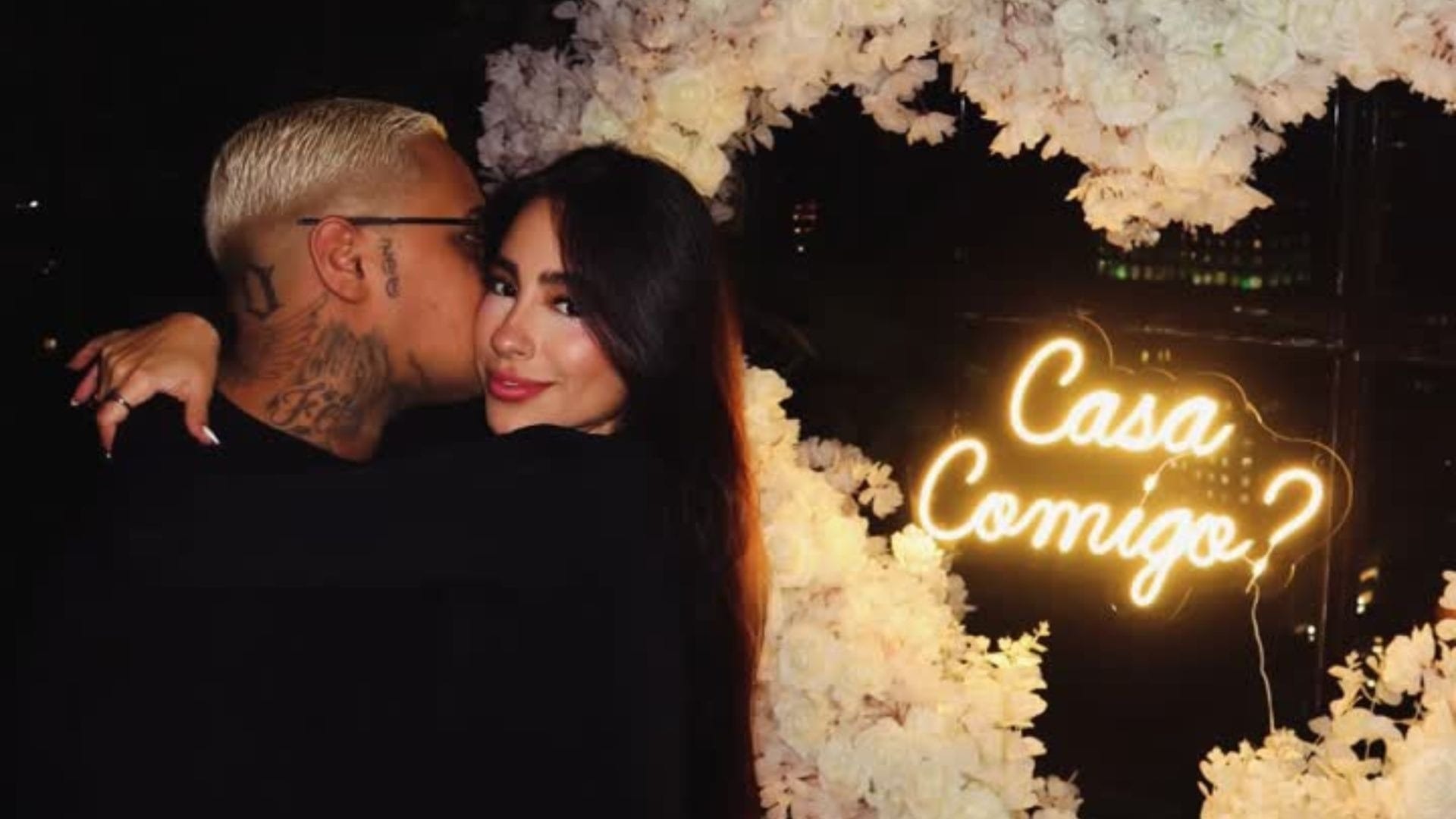 Após prisão e caso de agressão, Mc Ryan pede Giovanna Roque em casamento