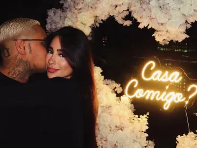 Após prisão e caso de agressão, Mc Ryan pede Giovanna Roque em casamento