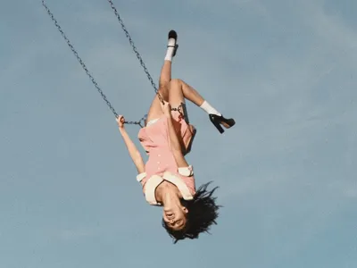 Olivia Rodrigo lança “you seem pretty sad for a girl so in love”