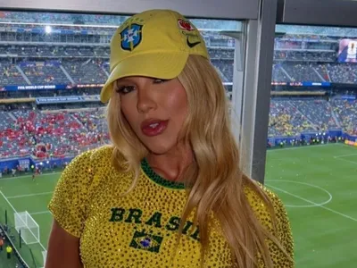 Virginia Fonseca comemora gol de Vini Jr. na estreia do Brasil