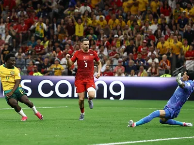 Com "paredão" e gol de promessa, Austrália surpreende e vence Turquia