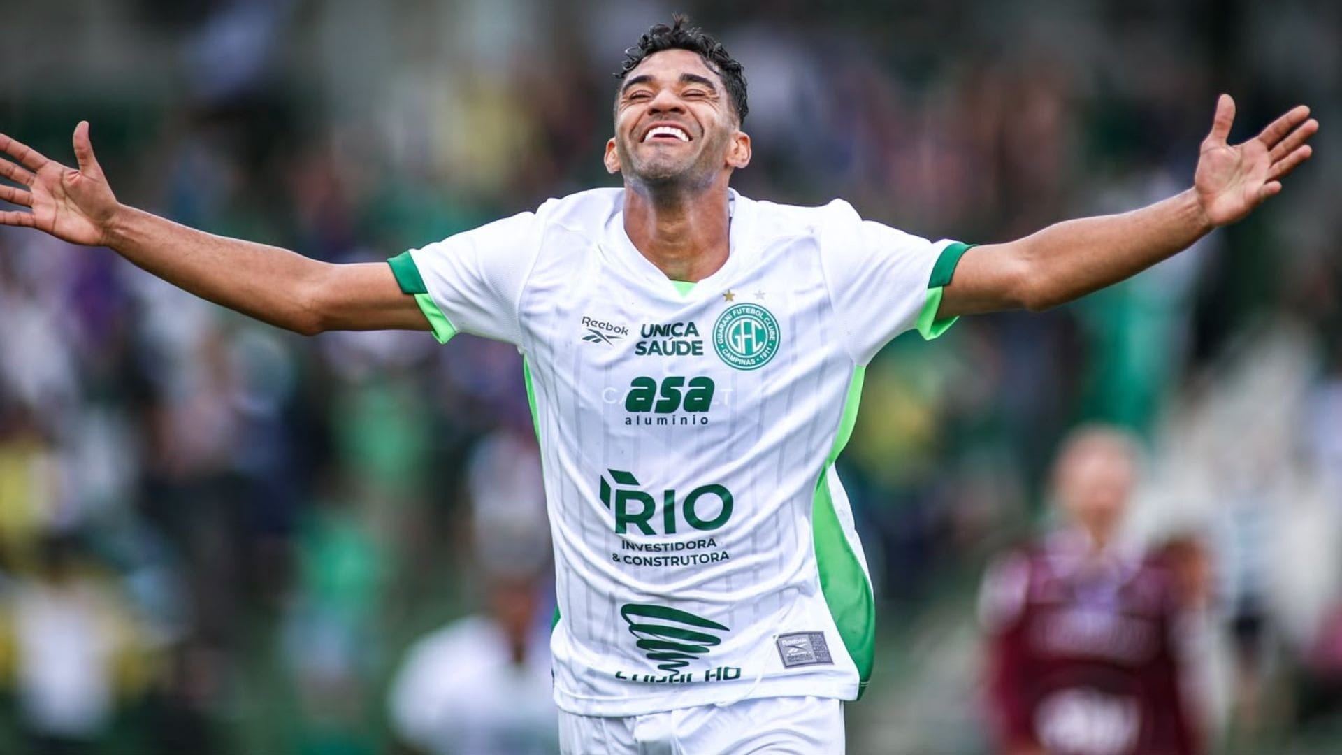 Guarani vence o Caxias com gol no fim e segue na liderança da Série C