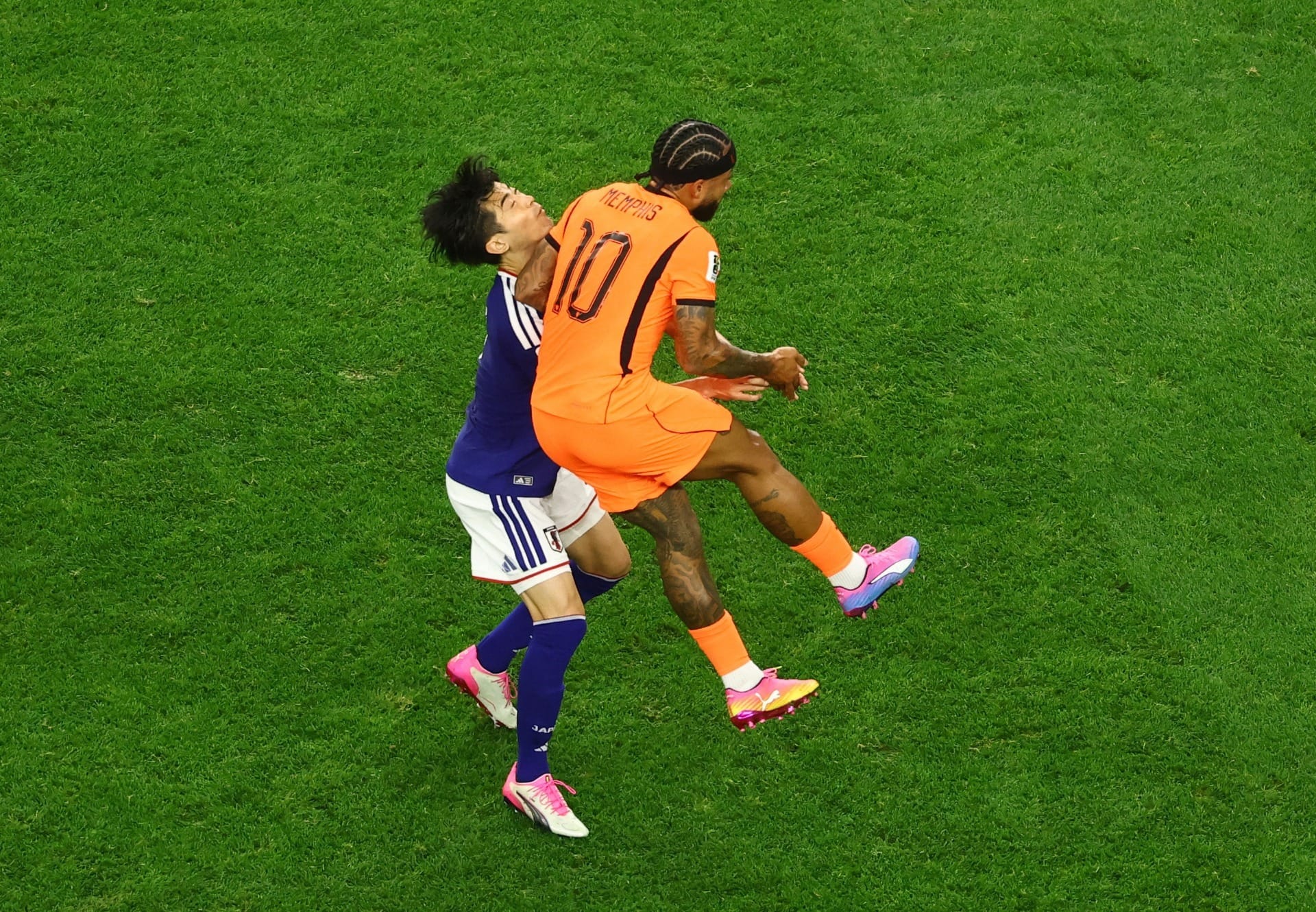 Com Memphis discreto, Holanda vacila no fim e sofre empate do Japão