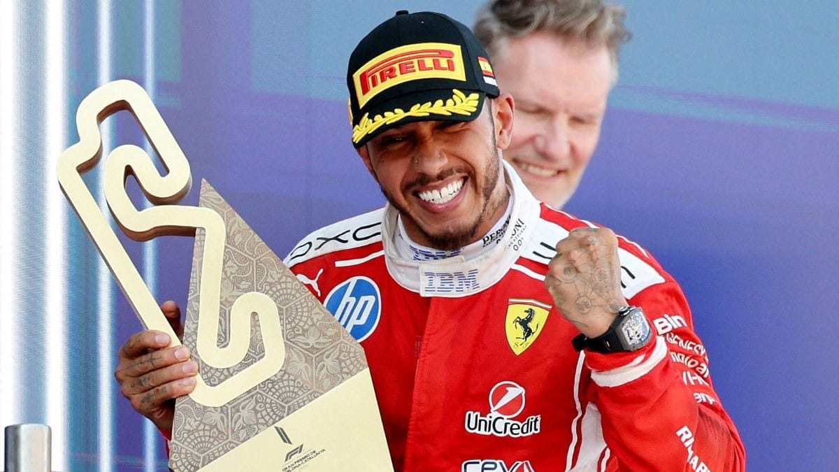 Hamilton não segura a emoção ao vencer pela Ferrari: "Sonho alcançado"