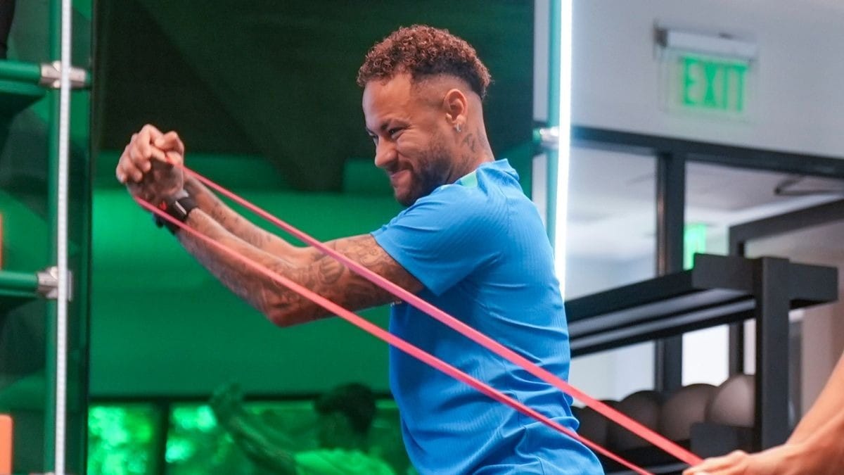 Neymar participa de treino do Brasil após empate na Copa; veja imagens