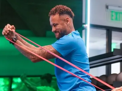 Neymar participa de treino do Brasil após empate na Copa; veja imagens