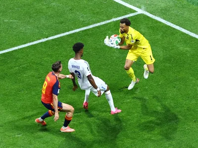 Goleiro Vozinha ganha mais de 1 milhão de seguidores após parar a Espanha