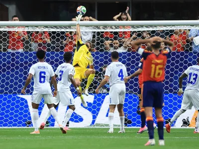 Vozinha brilha, e Cabo Verde empata com Espanha na primeira zebra da Copa