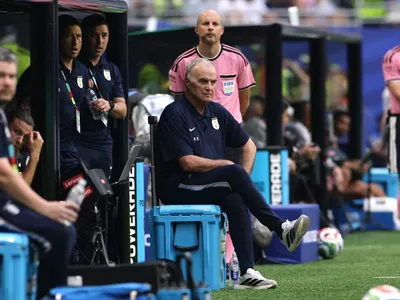 Bielsa descarta astro de time brasileiro em rodada decisiva para o Uruguai