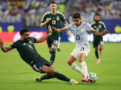 Uruguai sofre, arranca empate contra a Arábia Saudita e lidera o Grupo H