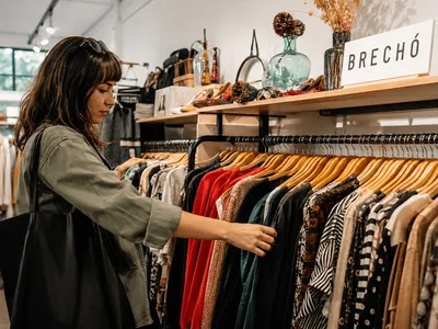 De roupa usada a negócio lucrativo: os brechós estão na moda