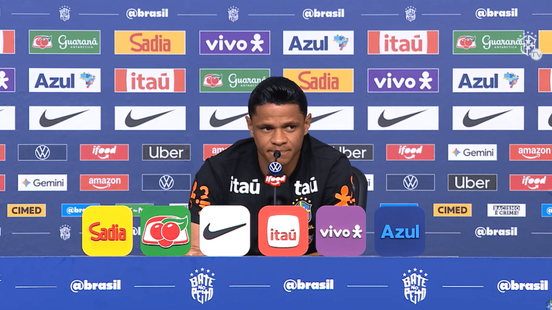 Douglas Santos concedeu entrevista coletiva nesta terça-feira (26). Foto: Reprodução/CBF TV