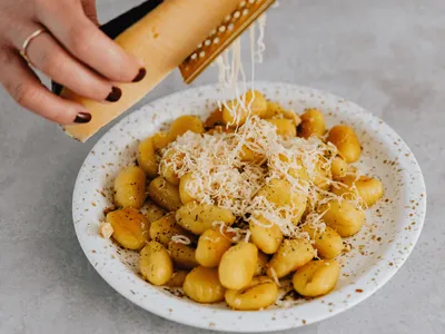 Gnocchi alla romana é a pedida certa para o jantar dos dias frios em casa