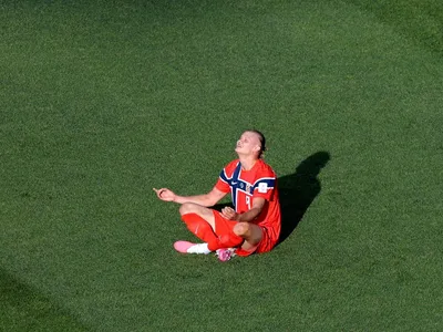 Haaland decide na estreia e amplia marca histórica pela Noruega