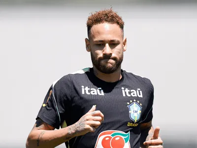 Neymar treina em campo pela 1ª vez com a Seleção Brasileira; veja imagens