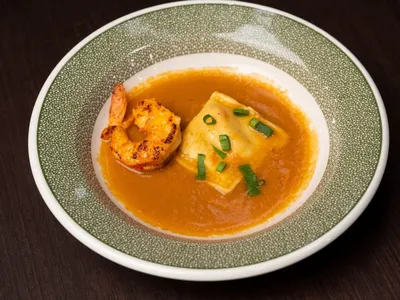 Ravioli de caranguejo com bisque de camarão | Band Receitas