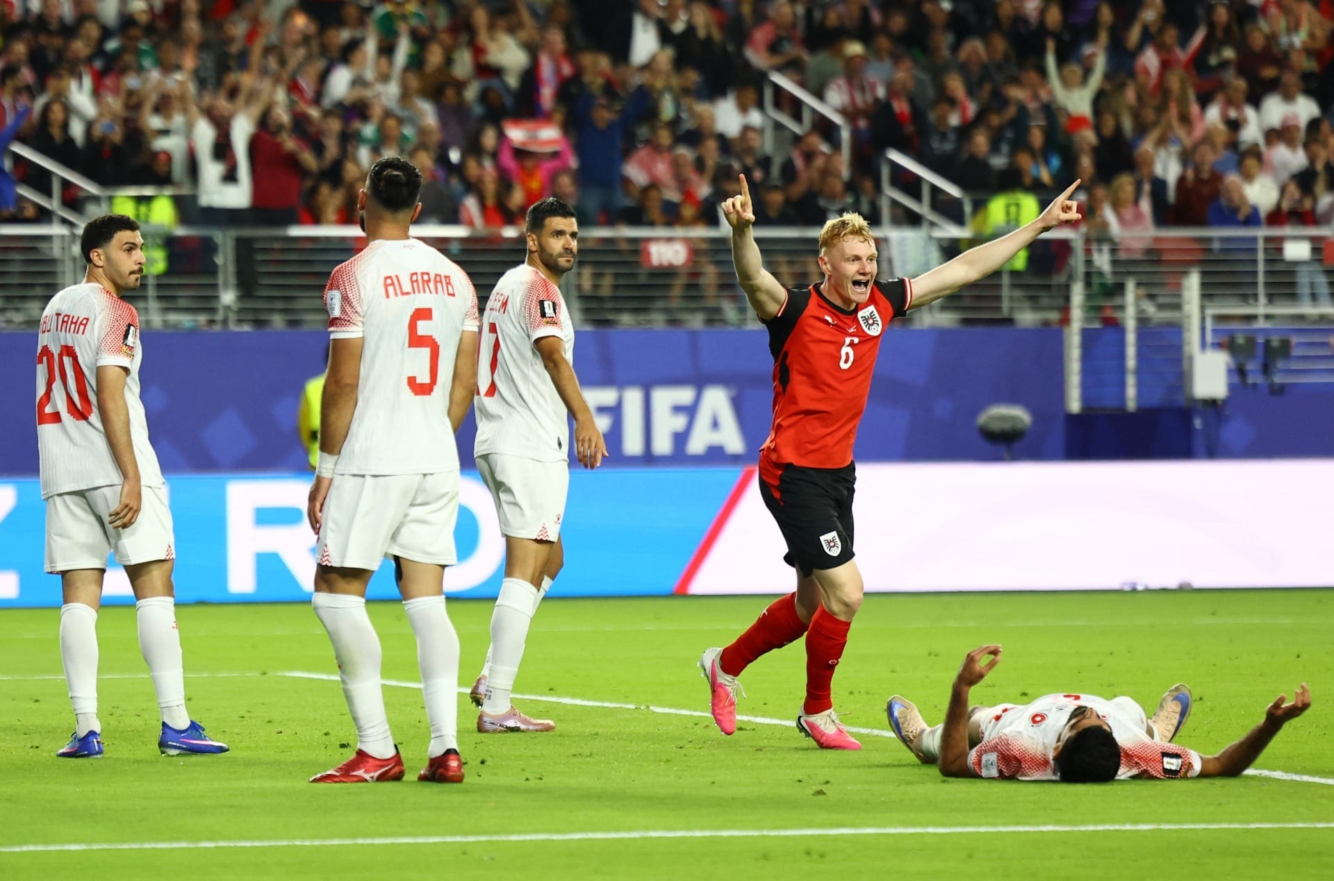 Copa do Mundo: Áustria vence a Jordânia em jogo de gols contra e anulado