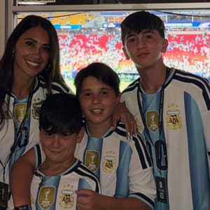 Esposa de Messi celebra estreia na Copa com hat-trick: 'Você é incrível'
