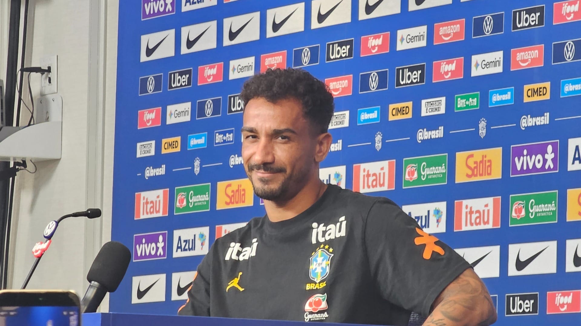 Danilo diz que jogo contra Marrocos assustou e compara Brasil com Argentina