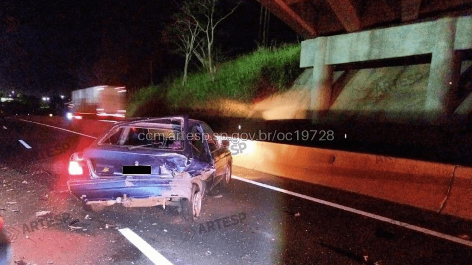 Batida entre dois carros deixa uma pessoa ferida em Santo Anastácio