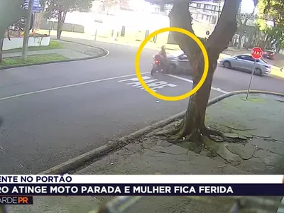 Vídeo: Carro atropela motociclista no bairro Portão, em Curitiba