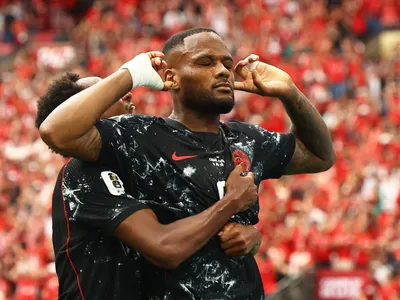 Copa do Mundo: Veja por que atacante do Canadá comemorou como Memphis Depay