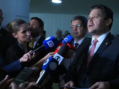 "Todos temos que ter presunção de inocência", diz Alcolumbre sobre Jaques