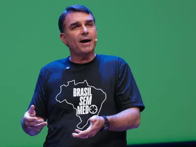 Flávio fala em nova visita aos EUA; Caiado vê direita fortalecida na região