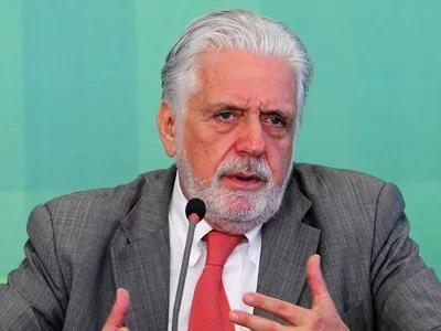 Jaques Wagner nega irregularidades e justifica dólares apreendidos pela PF