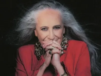 Sucesso de Maria Bethânia nasceu como jingle de motel; conheça história