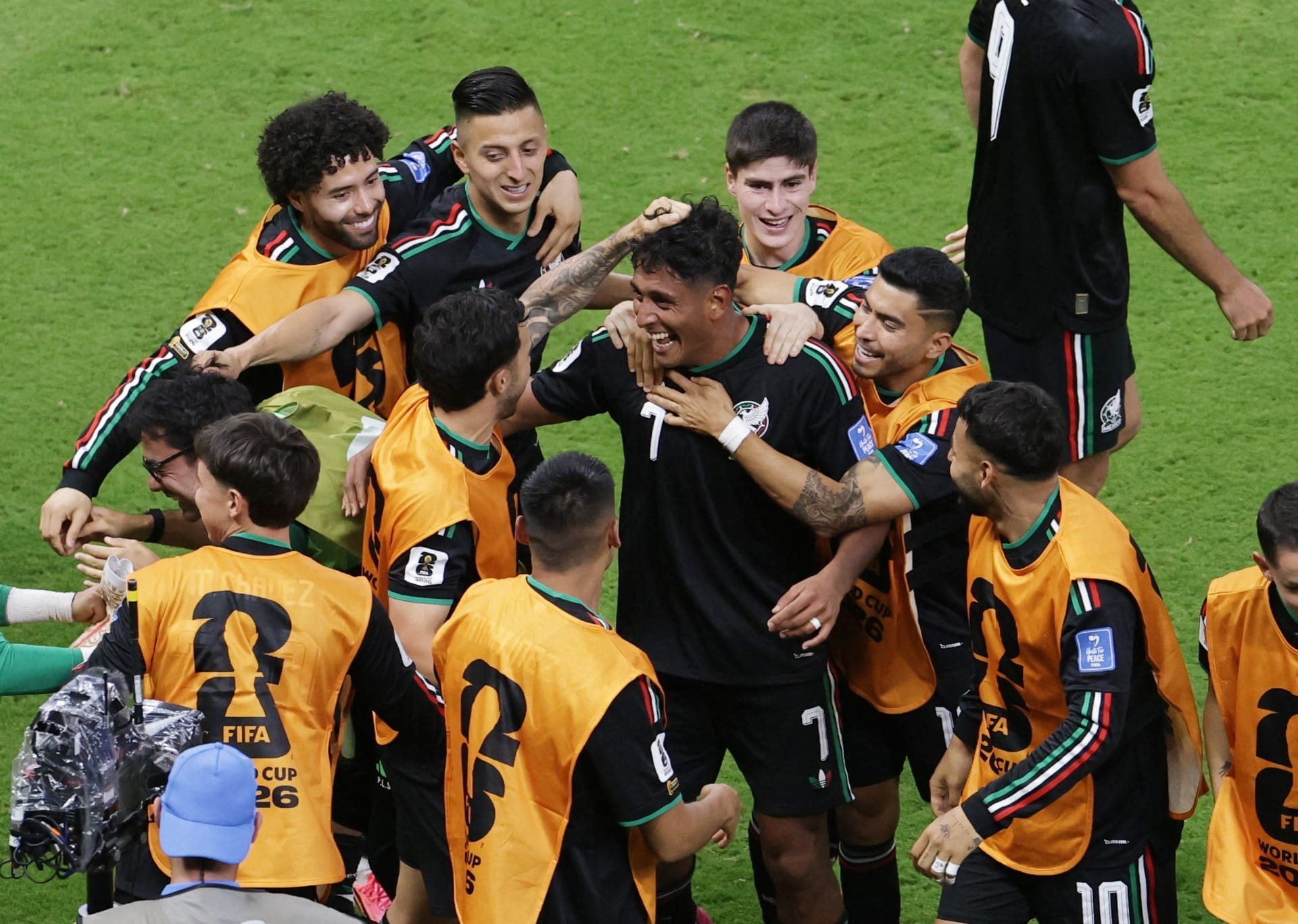 México derrota Coreia do Sul e é o 1º classificado para a 2ª fase da Copa