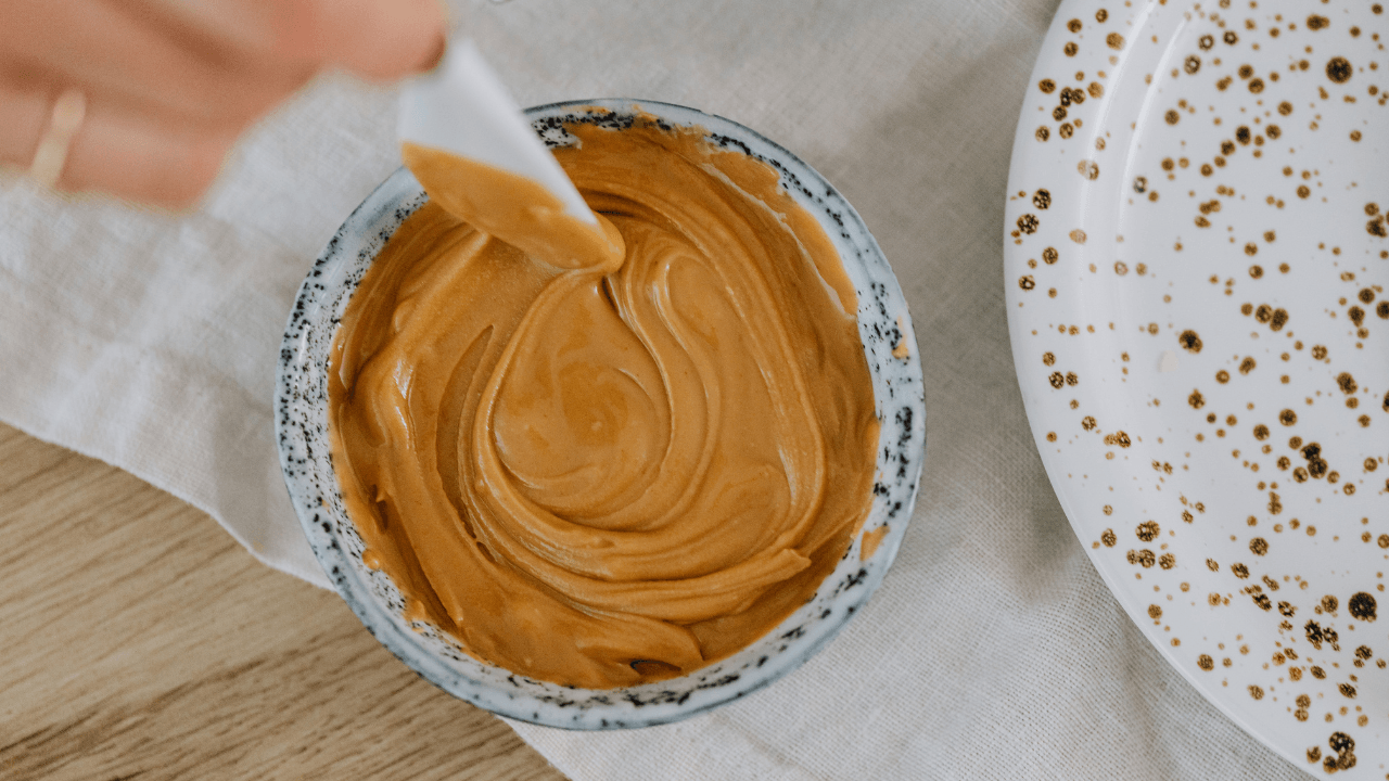 Mousse de paçoca em copinhos: aprenda a fazer o doce rápido que rende muito