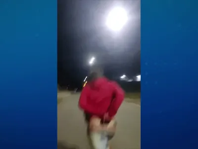 Vídeo: homem tenta fugir duas vezes mesmo algemado em Colombo