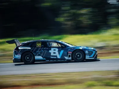 Stock Car: Felipe Baptista lidera sexta-feira de treinos em Cuiabá