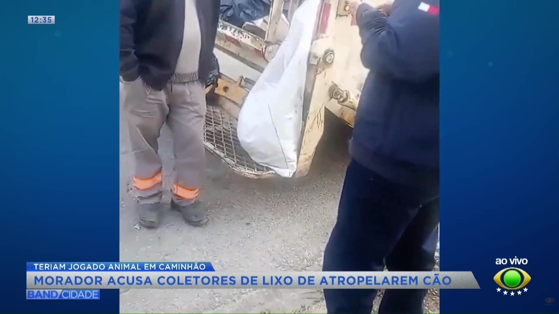 Potim: cadela teria sido atropelada e jogada na prensa do caminhão de lixo