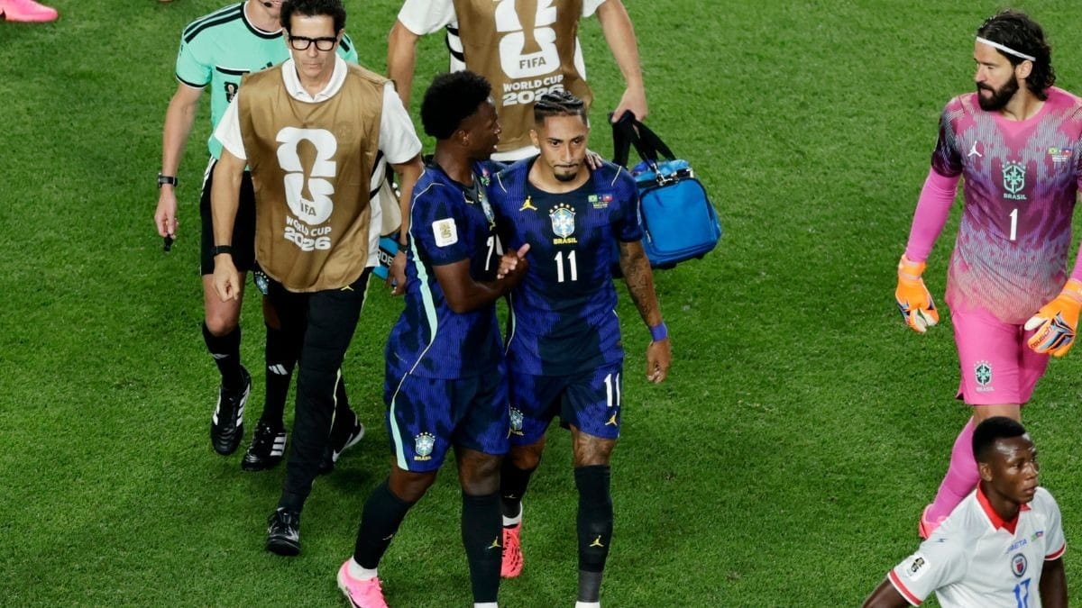 Com dores, Raphinha é substituído no 1º tempo de Brasil x Haiti