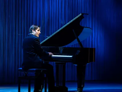 Musical de Tom Jobim homenageia o compositor em curta temporada em SP