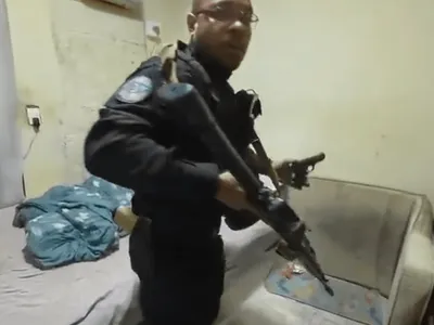 Três são presos em operação contra extorsão de milícia no Catiri