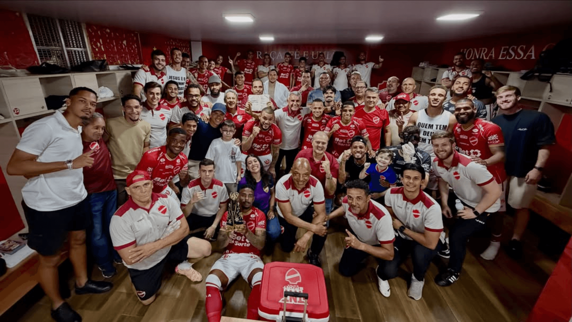 Com liderança em jogo, Série B tem sábado de gols e mudanças na tabela