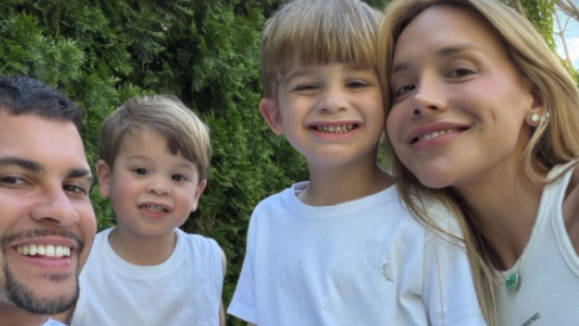 Bruno Guimar&atilde;es com a esposa e os filhos