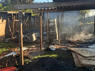 Incêndio atinge 5 moradias e desaloja 23 pessoas de comunidade em Campinas