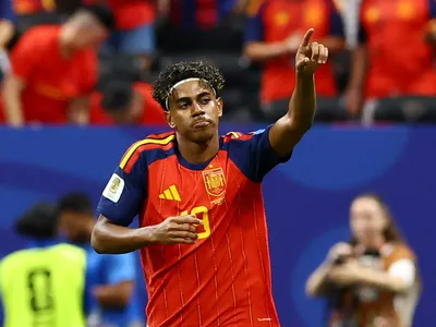 Com gol de Yamal, Espanha supera tropeço na estreia e goleia Arábia Saudita