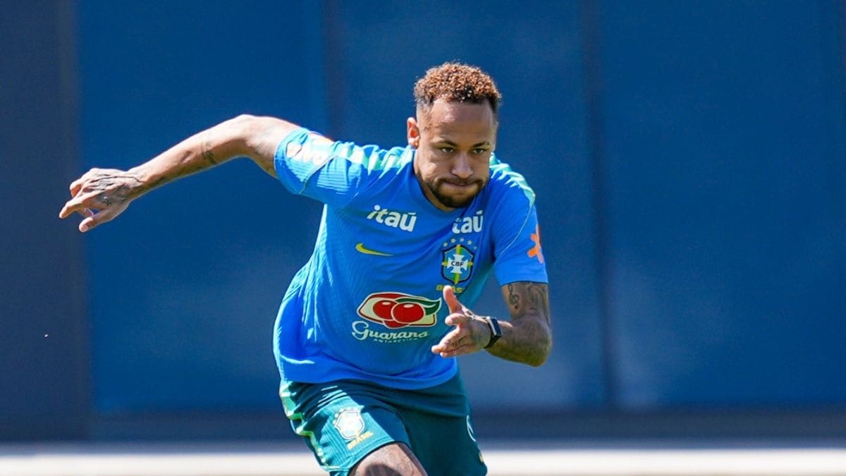 Neymar treina com elenco da Seleção Brasileira pensando na Escócia