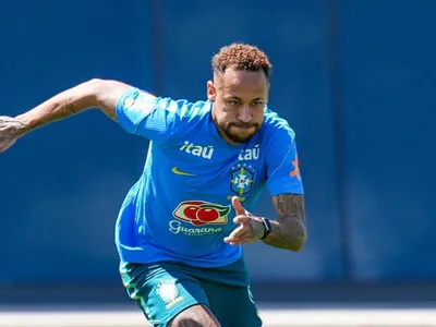 Neymar treina com elenco da Seleção Brasileira pensando na Escócia