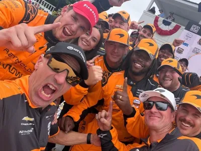 Tony Kanaan exalta Caio Collet e celebra vitória da McLaren em Road America