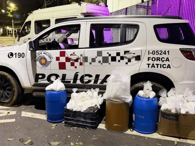 Casal é preso com mais de 78 kg de cocaína em tonéis em Pindamonhangaba